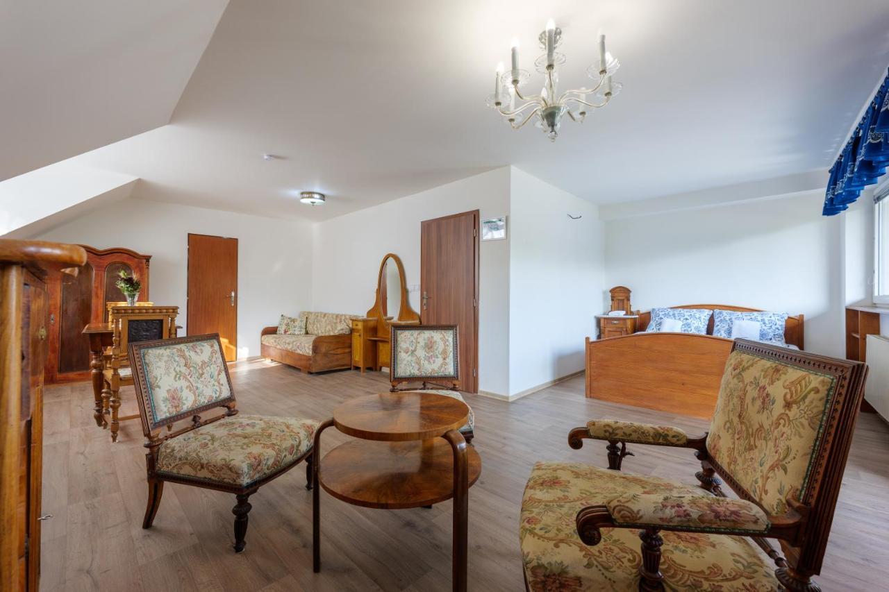 Penzion Posada Hotel Podivin Екстериор снимка