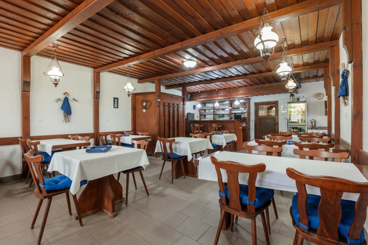 Penzion Posada Hotel Podivin Екстериор снимка